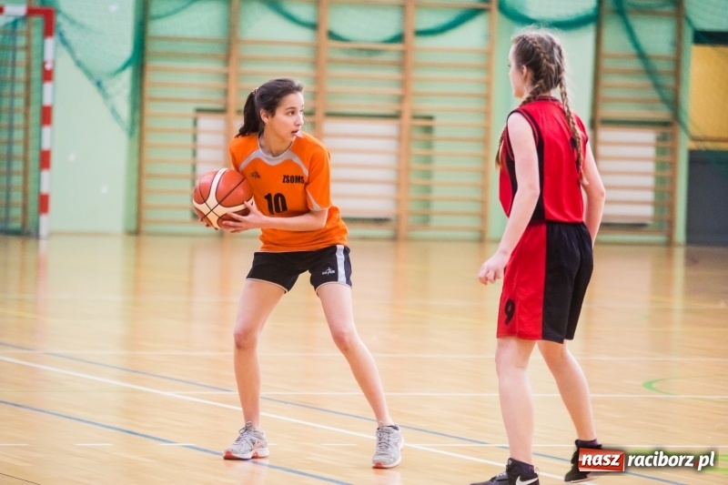 Zdjęcie w galerii na portalu naszraciborz.pl: Koszykarskie zmagania dziewcząt szkół ponadgimnazjalnych w Arenie Rafako wiadomości z regionu