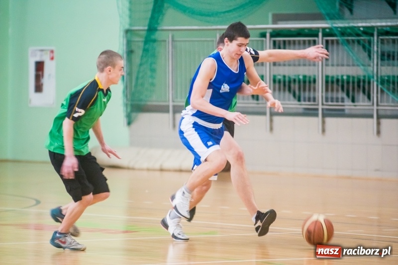 Zdjęcie w galerii na portalu naszraciborz.pl: Koszykarze szkół średnich rywalizowali w Arenie Rafako wiadomości z regionu