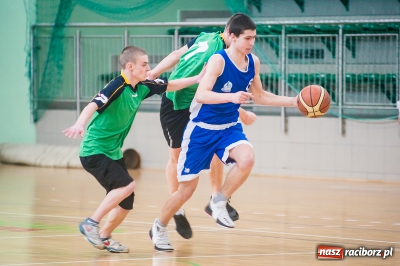 Zdjęcie w galerii na portalu naszraciborz.pl: Koszykarze szkół średnich rywalizowali w Arenie Rafako wiadomości z regionu