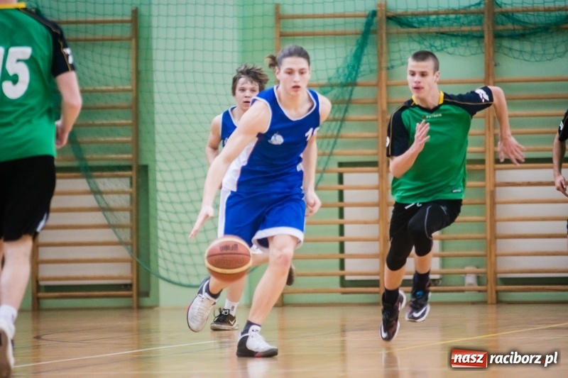 Zdjęcie w galerii na portalu naszraciborz.pl: Koszykarze szkół średnich rywalizowali w Arenie Rafako wiadomości z regionu