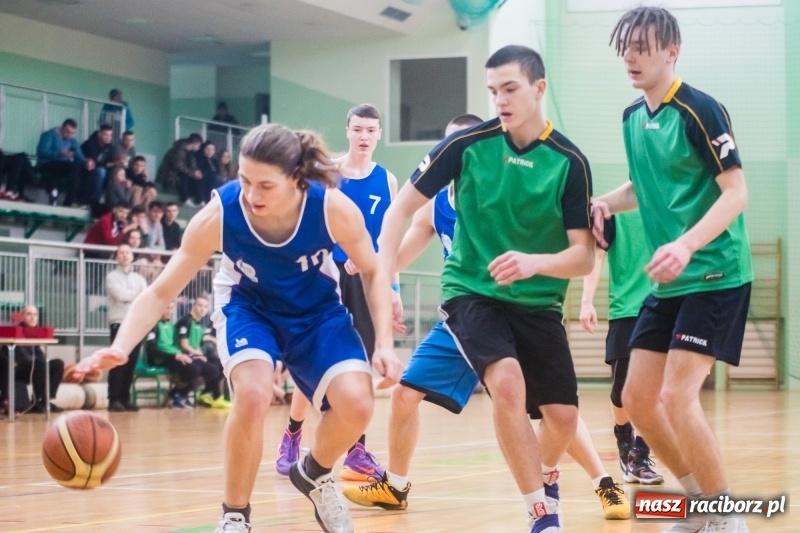 Zdjęcie w galerii na portalu naszraciborz.pl: Koszykarze szkół średnich rywalizowali w Arenie Rafako wiadomości z regionu