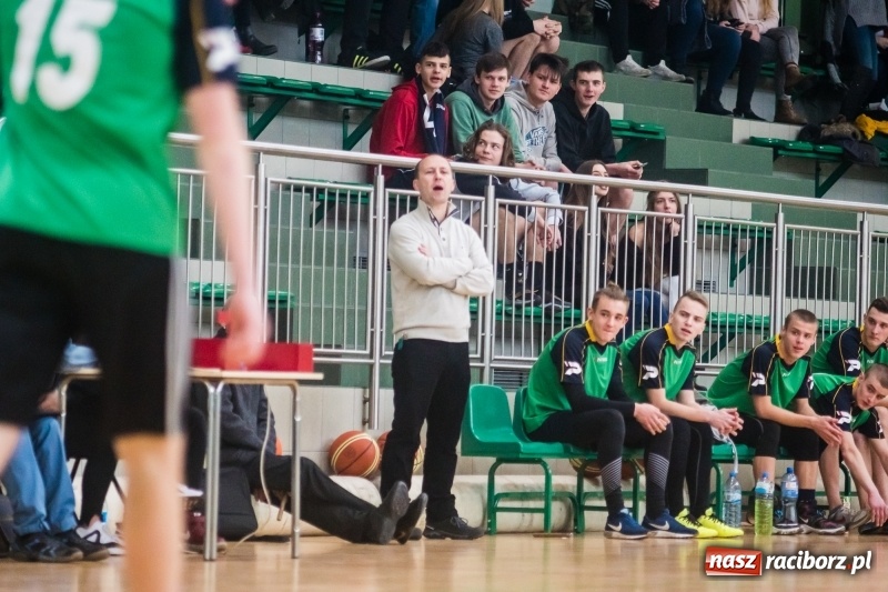 Zdjęcie w galerii na portalu naszraciborz.pl: Koszykarze szkół średnich rywalizowali w Arenie Rafako wiadomości z regionu