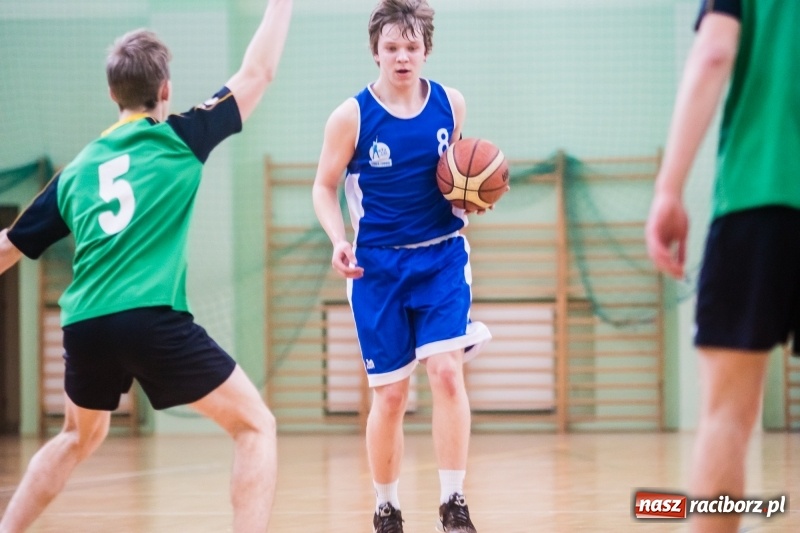 Zdjęcie w galerii na portalu naszraciborz.pl: Koszykarze szkół średnich rywalizowali w Arenie Rafako wiadomości z regionu