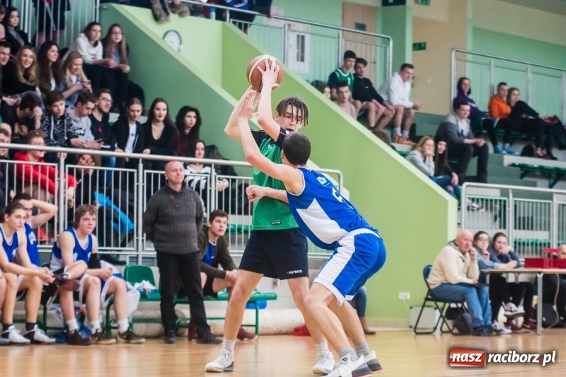 Zdjęcie w galerii na portalu naszraciborz.pl: Koszykarze szkół średnich rywalizowali w Arenie Rafako wiadomości z regionu