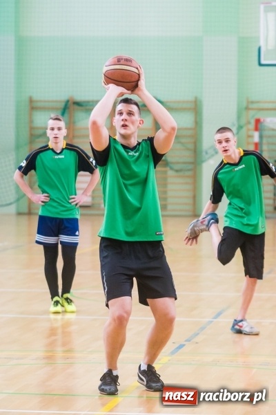 Zdjęcie w galerii na portalu naszraciborz.pl: Koszykarze szkół średnich rywalizowali w Arenie Rafako wiadomości z regionu