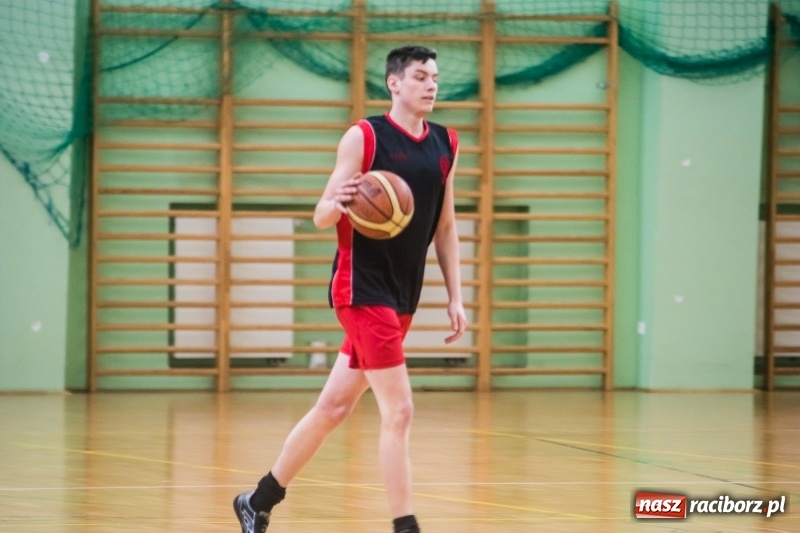 Zdjęcie w galerii na portalu naszraciborz.pl: Koszykarze szkół średnich rywalizowali w Arenie Rafako wiadomości z regionu