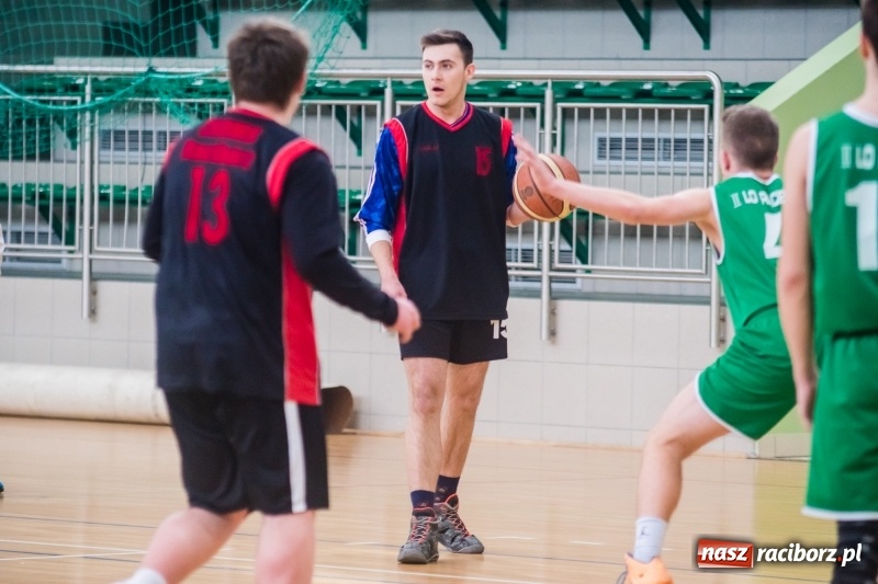 Zdjęcie w galerii na portalu naszraciborz.pl: Koszykarze szkół średnich rywalizowali w Arenie Rafako wiadomości z regionu