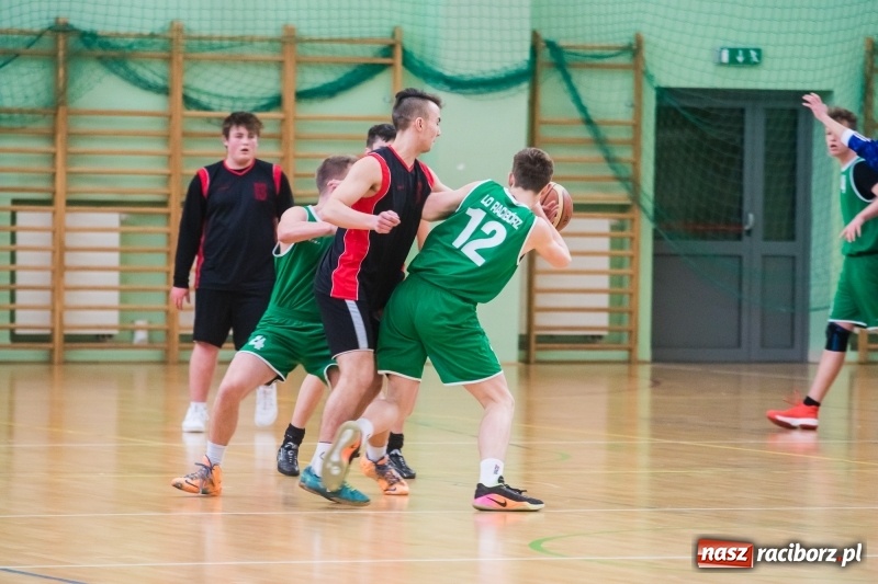 Zdjęcie w galerii na portalu naszraciborz.pl: Koszykarze szkół średnich rywalizowali w Arenie Rafako wiadomości z regionu
