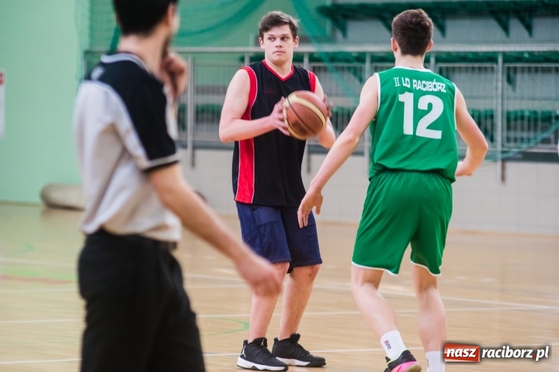 Zdjęcie w galerii na portalu naszraciborz.pl: Koszykarze szkół średnich rywalizowali w Arenie Rafako wiadomości z regionu