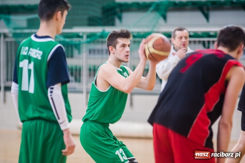 Zdjęcie w galerii na portalu naszraciborz.pl: Koszykarze szkół średnich rywalizowali w Arenie Rafako wiadomości z regionu