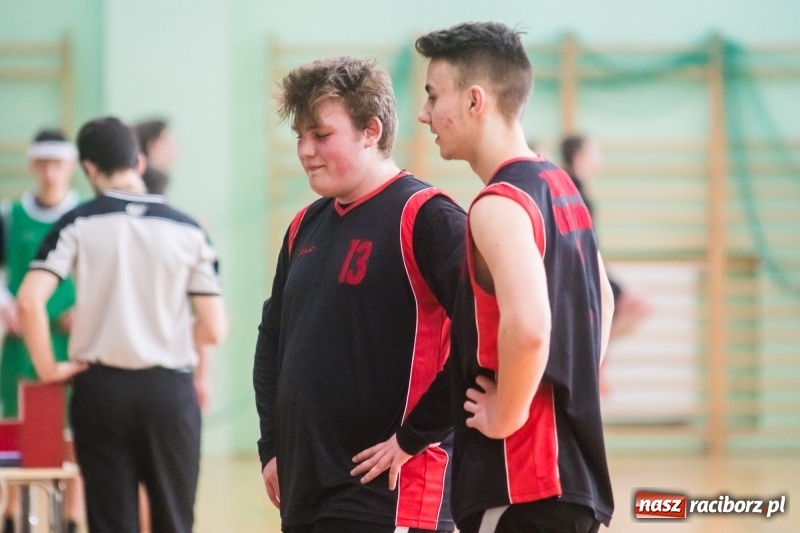 Zdjęcie w galerii na portalu naszraciborz.pl: Koszykarze szkół średnich rywalizowali w Arenie Rafako wiadomości z regionu
