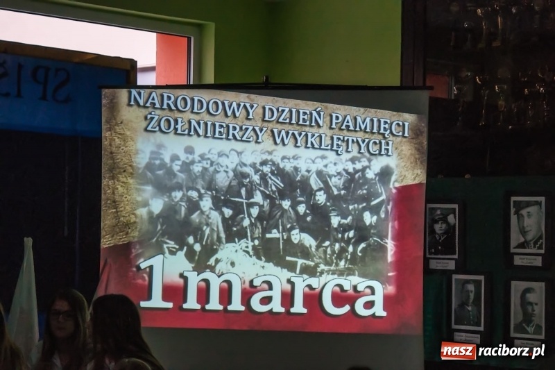 Zdjęcie w galerii na portalu naszraciborz.pl: Wieczorek poetycki poświęcony Żołnierzom Wyklętym za nami wiadomości z regionu