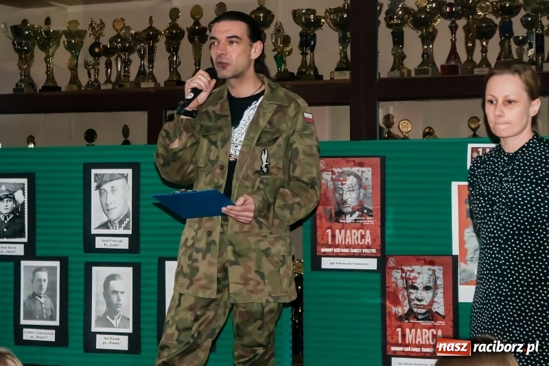 Zdjęcie w galerii na portalu naszraciborz.pl: Wieczorek poetycki poświęcony Żołnierzom Wyklętym za nami wiadomości z regionu