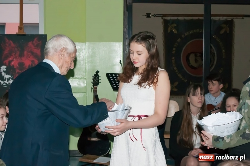 Zdjęcie w galerii na portalu naszraciborz.pl: Wieczorek poetycki poświęcony Żołnierzom Wyklętym za nami wiadomości z regionu