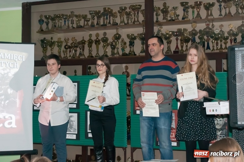 Zdjęcie w galerii na portalu naszraciborz.pl: Wieczorek poetycki poświęcony Żołnierzom Wyklętym za nami wiadomości z regionu