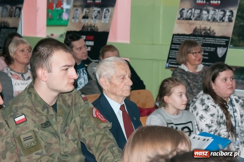 Zdjęcie w galerii na portalu naszraciborz.pl: Wieczorek poetycki poświęcony Żołnierzom Wyklętym za nami wiadomości z regionu