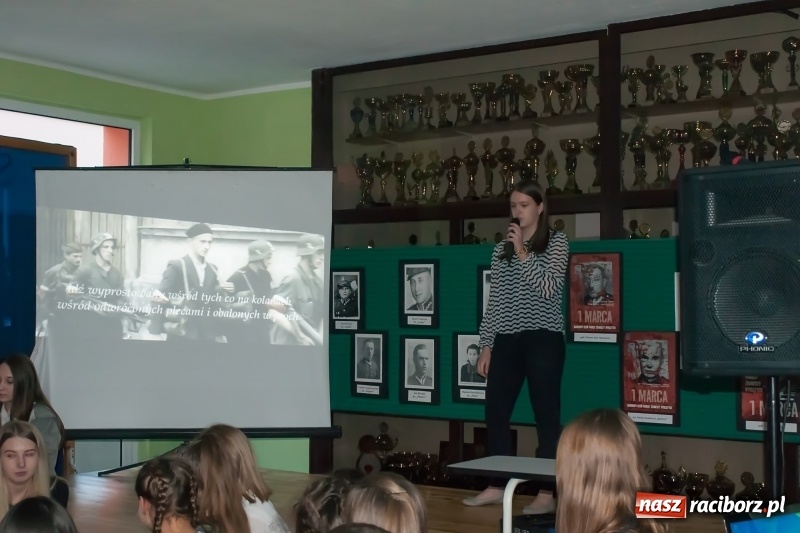 Zdjęcie w galerii na portalu naszraciborz.pl: Wieczorek poetycki poświęcony Żołnierzom Wyklętym za nami wiadomości z regionu