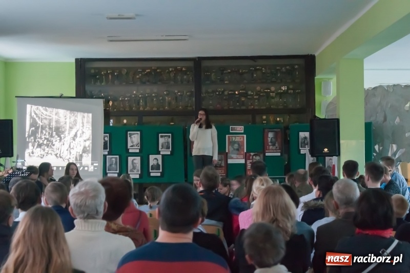 Zdjęcie w galerii na portalu naszraciborz.pl: Wieczorek poetycki poświęcony Żołnierzom Wyklętym za nami wiadomości z regionu