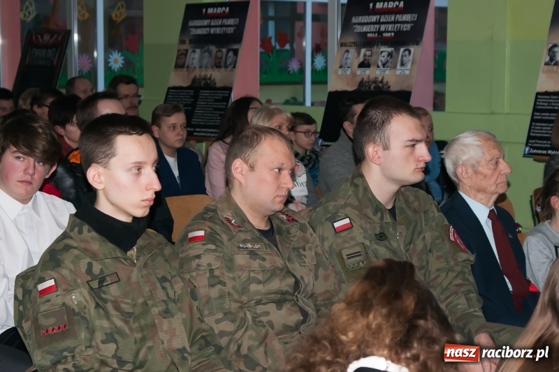 Zdjęcie w galerii na portalu naszraciborz.pl: Wieczorek poetycki poświęcony Żołnierzom Wyklętym za nami wiadomości z regionu