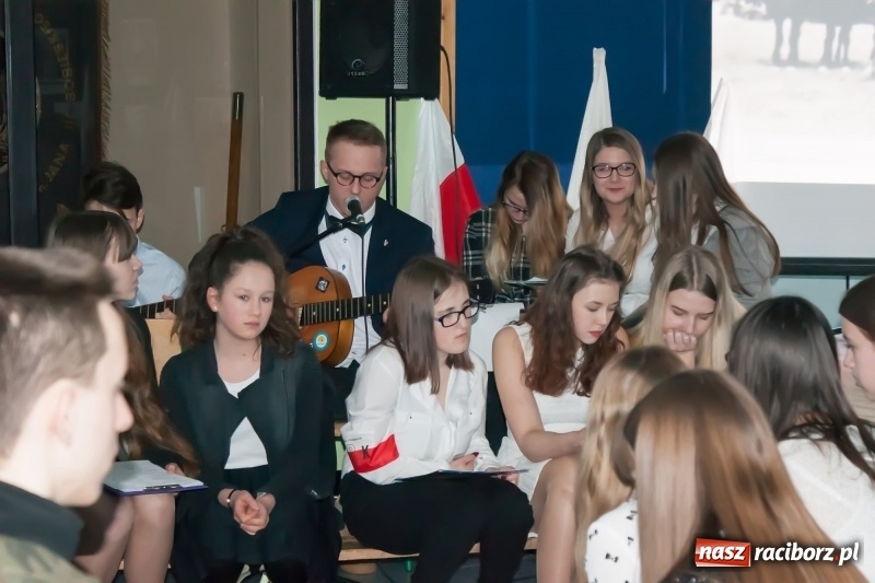 Zdjęcie w galerii na portalu naszraciborz.pl: Wieczorek poetycki poświęcony Żołnierzom Wyklętym za nami wiadomości z regionu