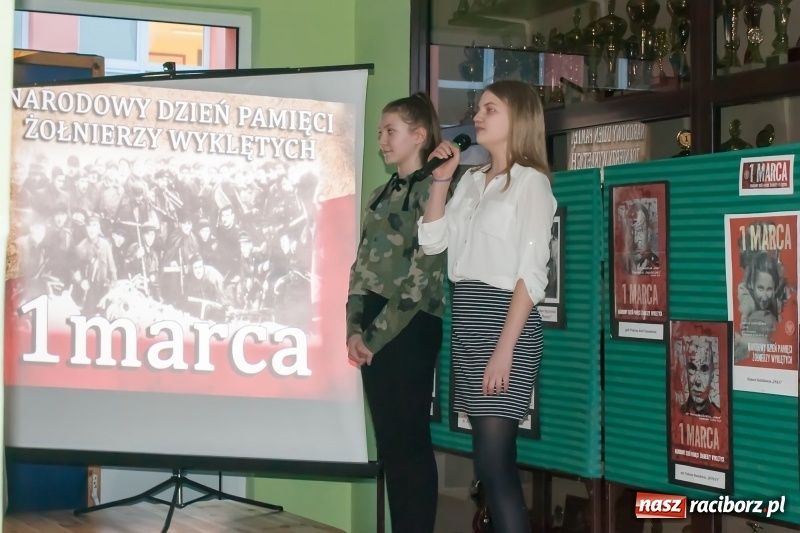 Zdjęcie w galerii na portalu naszraciborz.pl: Wieczorek poetycki poświęcony Żołnierzom Wyklętym za nami wiadomości z regionu