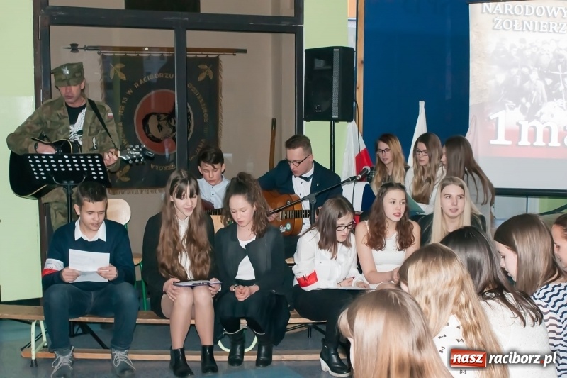 Zdjęcie w galerii na portalu naszraciborz.pl: Wieczorek poetycki poświęcony Żołnierzom Wyklętym za nami wiadomości z regionu