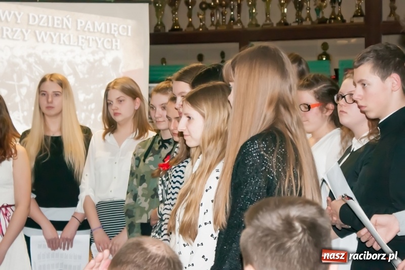 Zdjęcie w galerii na portalu naszraciborz.pl: Wieczorek poetycki poświęcony Żołnierzom Wyklętym za nami wiadomości z regionu