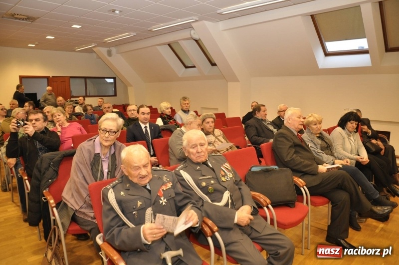 Zdjęcie w galerii na portalu naszraciborz.pl: 3 biliony złotych i zabrane dzieciństwo – spotkanie z posłami na temat reparacji wojennych wiadomości z regionu