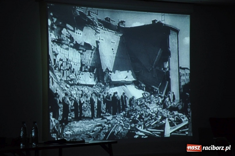 Zdjęcie w galerii na portalu naszraciborz.pl: 3 biliony złotych i zabrane dzieciństwo – spotkanie z posłami na temat reparacji wojennych wiadomości z regionu