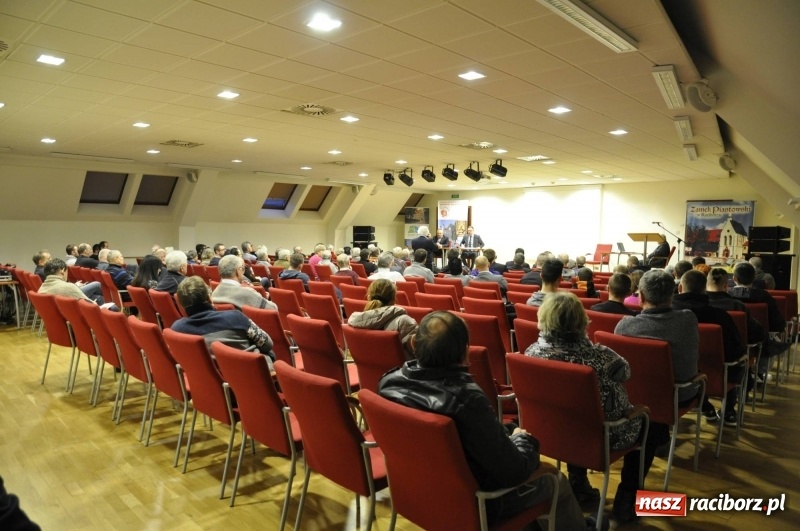 Zdjęcie w galerii na portalu naszraciborz.pl: 3 biliony złotych i zabrane dzieciństwo – spotkanie z posłami na temat reparacji wojennych wiadomości z regionu