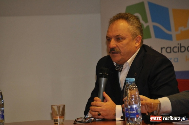 Zdjęcie w galerii na portalu naszraciborz.pl: 3 biliony złotych i zabrane dzieciństwo – spotkanie z posłami na temat reparacji wojennych wiadomości z regionu