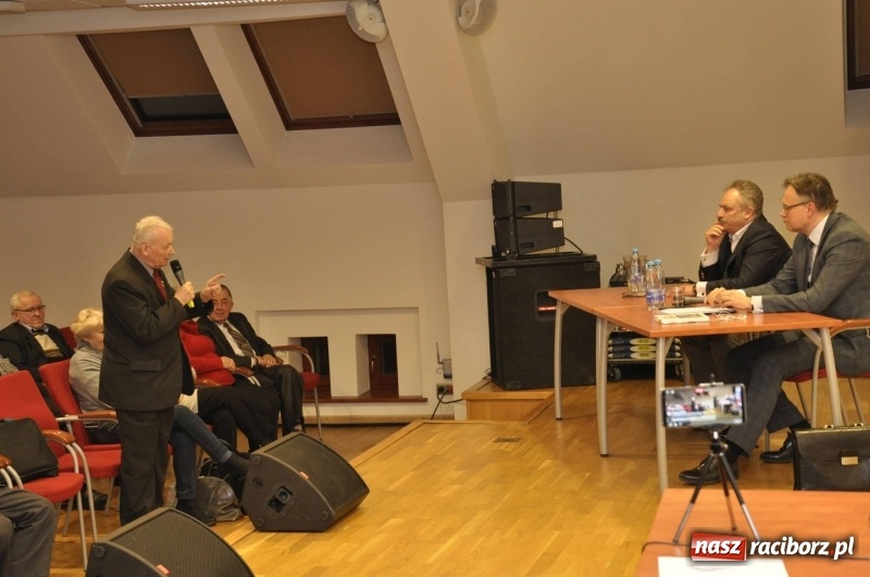 Zdjęcie w galerii na portalu naszraciborz.pl: 3 biliony złotych i zabrane dzieciństwo – spotkanie z posłami na temat reparacji wojennych wiadomości z regionu