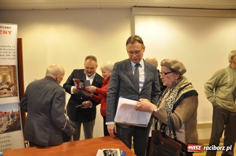 Zdjęcie w galerii na portalu naszraciborz.pl: 3 biliony złotych i zabrane dzieciństwo – spotkanie z posłami na temat reparacji wojennych wiadomości z regionu