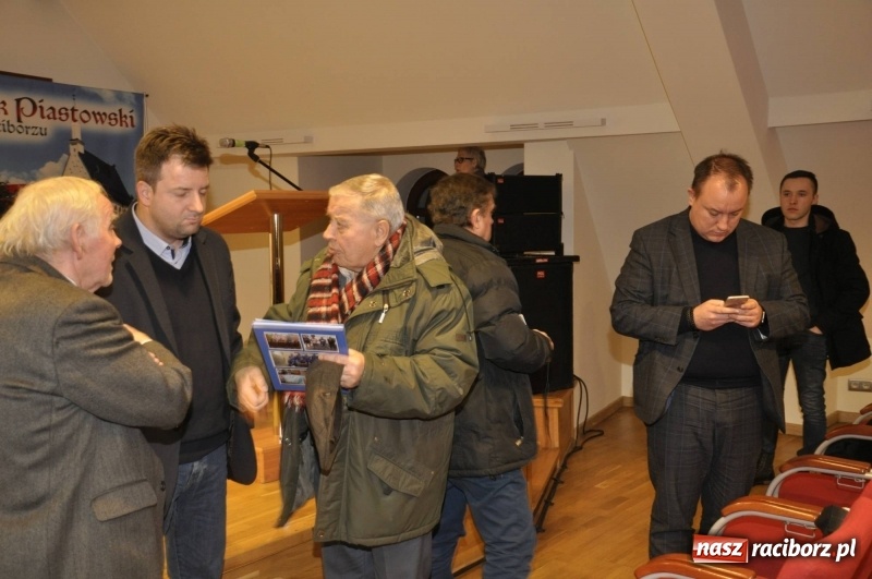 Zdjęcie w galerii na portalu naszraciborz.pl: 3 biliony złotych i zabrane dzieciństwo – spotkanie z posłami na temat reparacji wojennych wiadomości z regionu