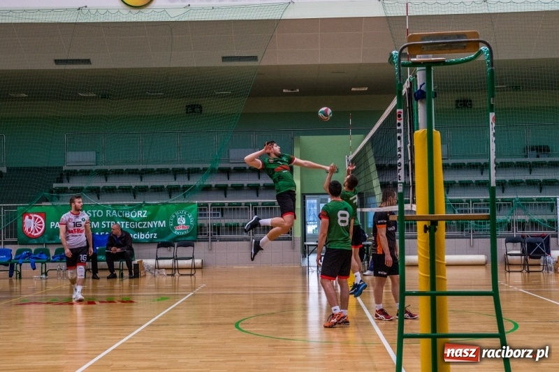 Zdjęcie w galerii na portalu naszraciborz.pl: Siatkówka. Gwiazda Tarnowskie Góry lepsza od Rafako wiadomości z regionu