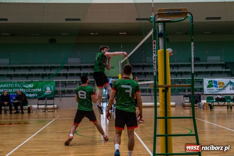 Zdjęcie w galerii na portalu naszraciborz.pl: Siatkówka. Gwiazda Tarnowskie Góry lepsza od Rafako wiadomości z regionu