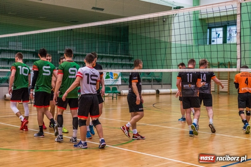 Zdjęcie w galerii na portalu naszraciborz.pl: Siatkówka. Gwiazda Tarnowskie Góry lepsza od Rafako wiadomości z regionu