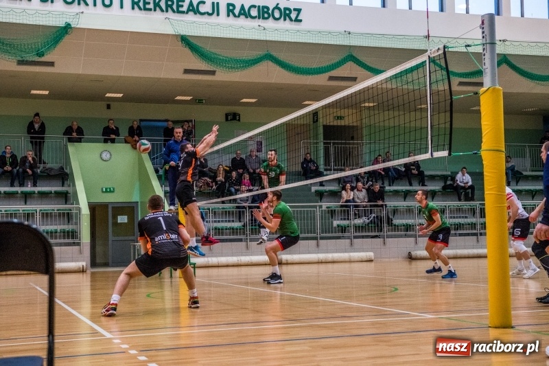 Zdjęcie w galerii na portalu naszraciborz.pl: Siatkówka. Gwiazda Tarnowskie Góry lepsza od Rafako wiadomości z regionu