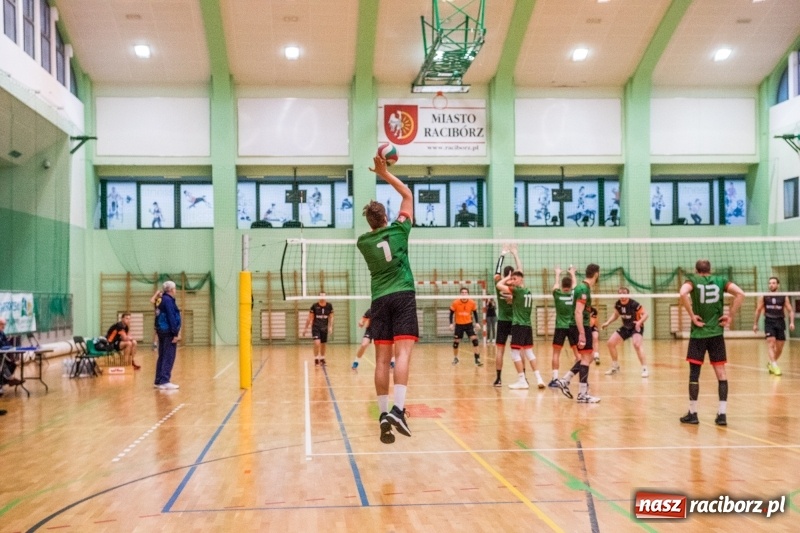 Zdjęcie w galerii na portalu naszraciborz.pl: Siatkówka. Gwiazda Tarnowskie Góry lepsza od Rafako wiadomości z regionu