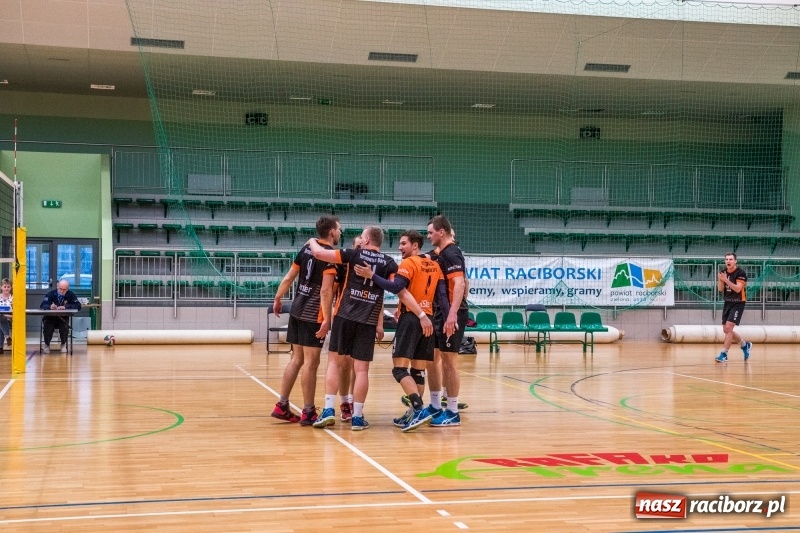 Zdjęcie w galerii na portalu naszraciborz.pl: Siatkówka. Gwiazda Tarnowskie Góry lepsza od Rafako wiadomości z regionu