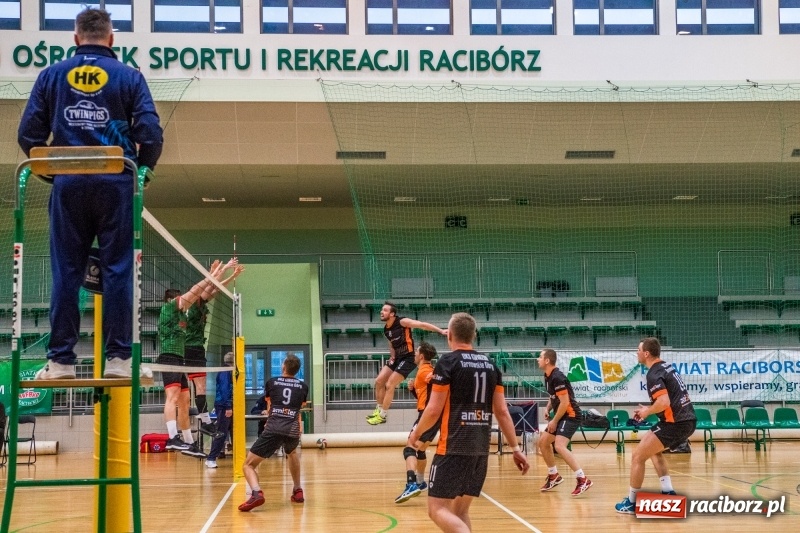 Zdjęcie w galerii na portalu naszraciborz.pl: Siatkówka. Gwiazda Tarnowskie Góry lepsza od Rafako wiadomości z regionu