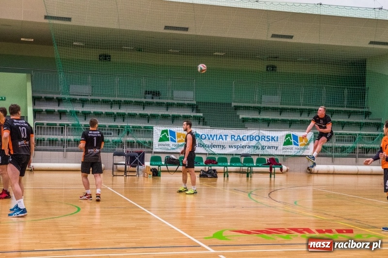 Zdjęcie w galerii na portalu naszraciborz.pl: Siatkówka. Gwiazda Tarnowskie Góry lepsza od Rafako wiadomości z regionu