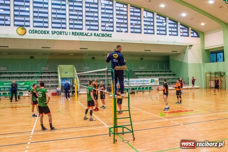 Zdjęcie w galerii na portalu naszraciborz.pl: Siatkówka. Gwiazda Tarnowskie Góry lepsza od Rafako wiadomości z regionu