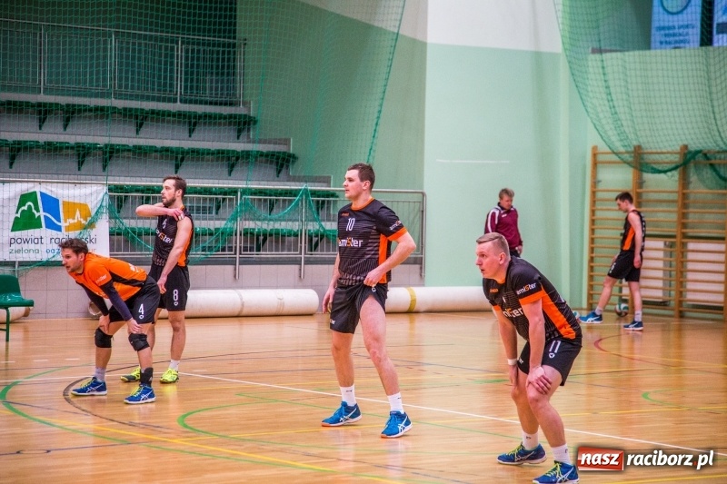 Zdjęcie w galerii na portalu naszraciborz.pl: Siatkówka. Gwiazda Tarnowskie Góry lepsza od Rafako wiadomości z regionu
