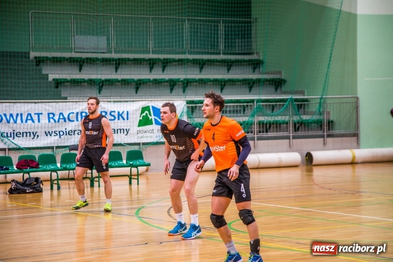 Zdjęcie w galerii na portalu naszraciborz.pl: Siatkówka. Gwiazda Tarnowskie Góry lepsza od Rafako wiadomości z regionu