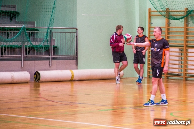 Zdjęcie w galerii na portalu naszraciborz.pl: Siatkówka. Gwiazda Tarnowskie Góry lepsza od Rafako wiadomości z regionu