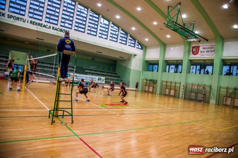 Zdjęcie w galerii na portalu naszraciborz.pl: Siatkówka. Gwiazda Tarnowskie Góry lepsza od Rafako wiadomości z regionu