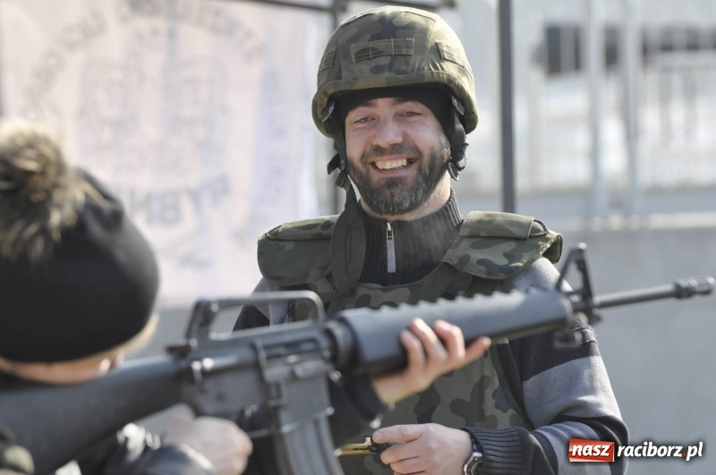 Zdjęcie w galerii na portalu naszraciborz.pl: Piknik militarny Ligi Obrony Kraju na raciborskich bulwarach  wiadomości z regionu