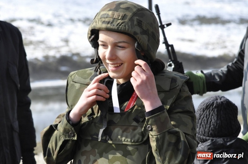 Zdjęcie w galerii na portalu naszraciborz.pl: Piknik militarny Ligi Obrony Kraju na raciborskich bulwarach  wiadomości z regionu