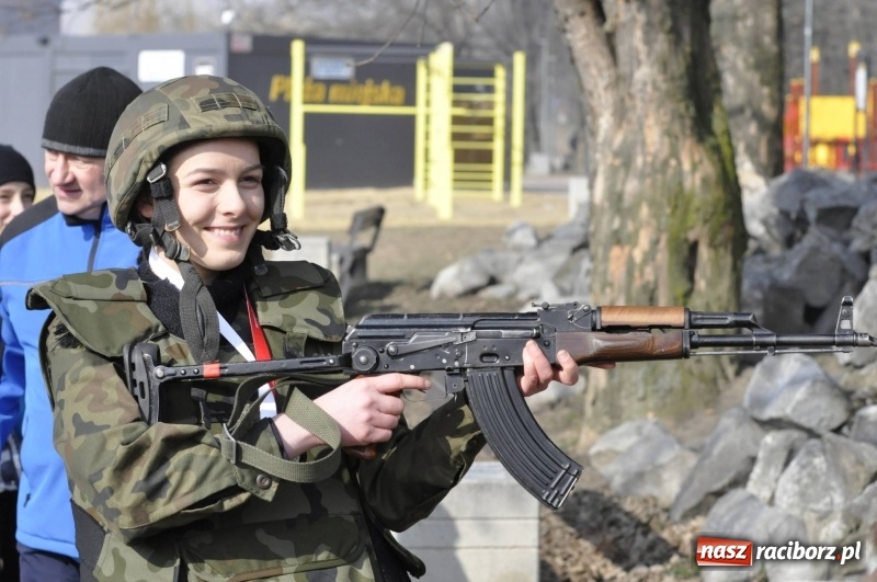 Zdjęcie w galerii na portalu naszraciborz.pl: Piknik militarny Ligi Obrony Kraju na raciborskich bulwarach  wiadomości z regionu